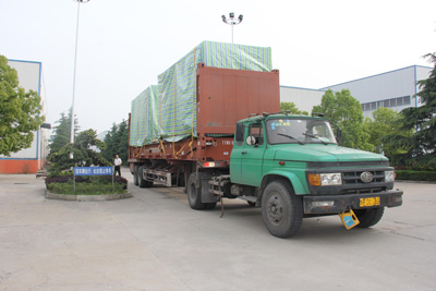 發(fā)往國外發(fā)電機(jī)組已裝車發(fā)貨1